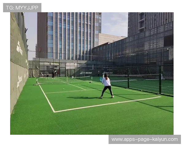 网球草地赛：发球上网的快节奏拿分之道