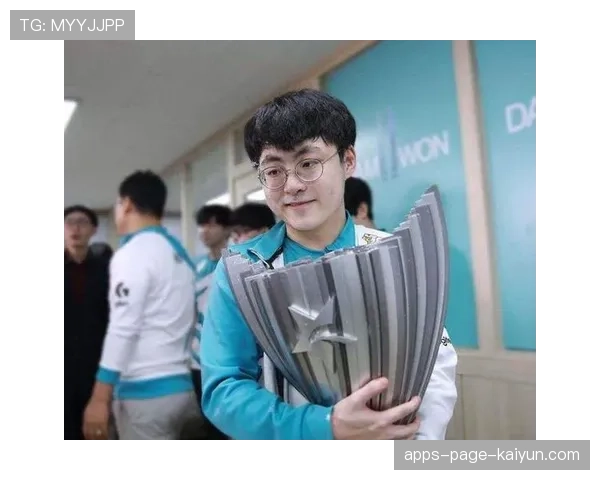 ⚔️绝活哥与职业中单的强强博弈:对线期每一步都是心理战! ⚔️绝活哥与职业中单的强强博弈:对线期每一步都是心理战!